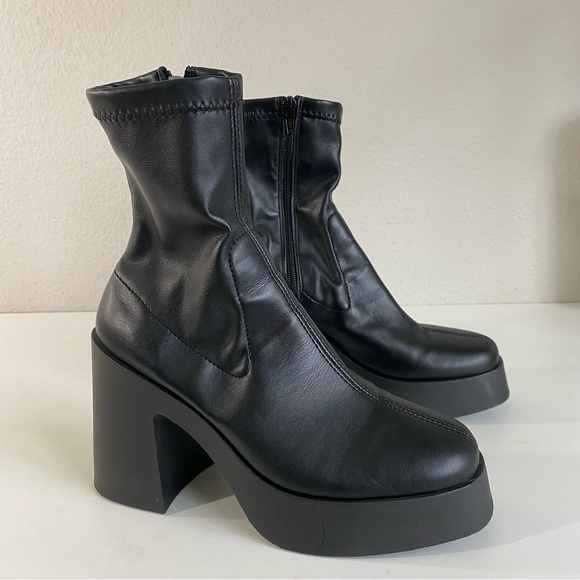 ASOS Elsie high heeled sock boot - Picture 4 of 16